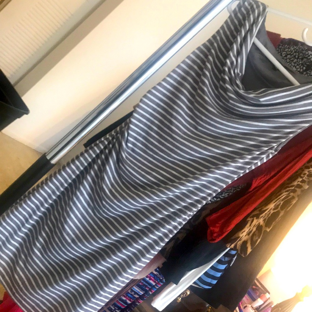Grey white and grey lines